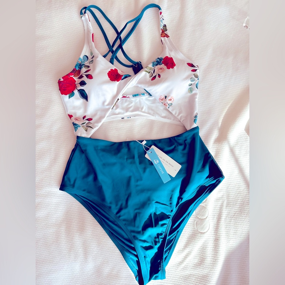 NEW Floral Twist Front Cutout One Piece Swimsuit